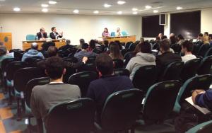 Discusso de caso em Londrina rene mdicos, advogados e estudantes