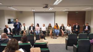 Lanamento do site Sade Debate rene jornalistas e autoridades da rea da sade em Curitiba