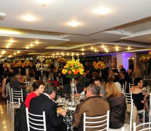 Jantar de gala marca o aniversrio de 84 anos da Associao Mdica do Paran