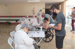 Londrina vacinou 668 profissionais de sade em evento-teste realizado no sbado, dia 6