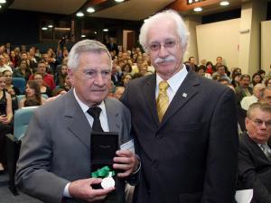 Pediatra voluntrio de 92 anos que atua em Pontal do Paran foi condecorado em 2007