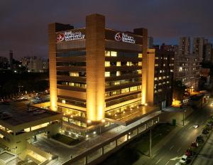 Hospital de Curitiba usa telemedicina para atender gratuitamente pacientes sob suspeita