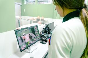 UniCaron promove cursos com cirurgias ao vivo e estudo de casos reais