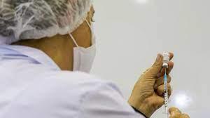 Mais de 5 milhes de paranaenses foram imunizados contra Covid-19, quase 60% do pblico vacinvel